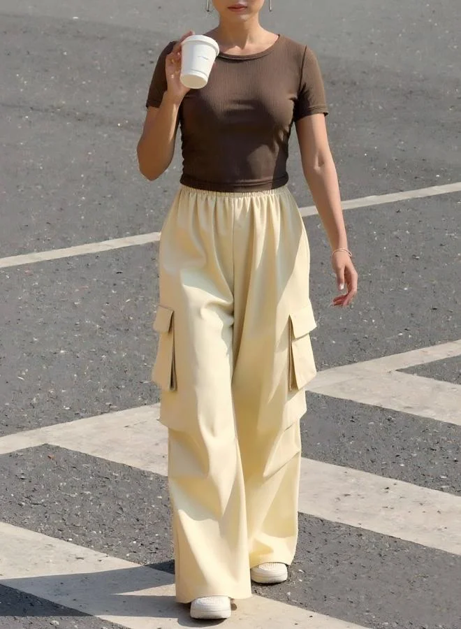 تايك تو طقم من بلوزة قصير وبنطال كارغو سادة